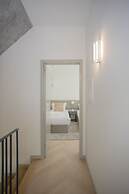 Liiiving - Luxury Beachfront Apartment V
