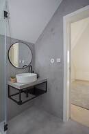 Liiiving - Luxury Beachfront Apartment V