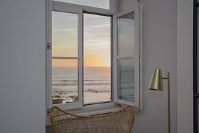 Liiiving-Luxury Beachfront Apartment III