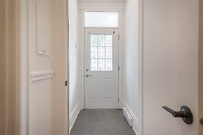 Beautiful Private Bedroom in Mile-End