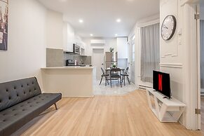 Beautiful Private Bedroom in Mile-End