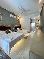 Johnny's Place Hotel