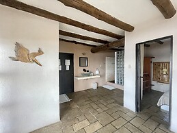 Johnny's Place Hotel