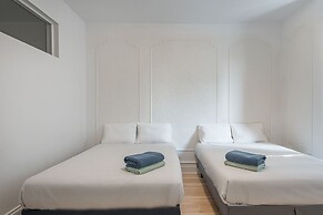 5221 St Urbain