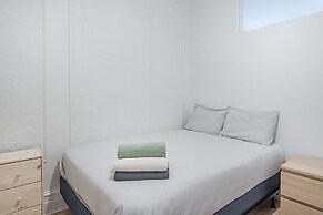 5221 St Urbain