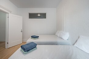 5221 St Urbain