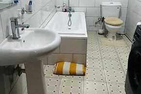 House - Sleeps 6 - Parking - Garden