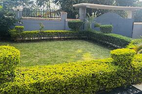 House - Sleeps 6 - Parking - Garden