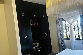 House - Sleeps 6 - Parking - Garden