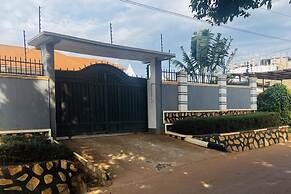 House - Sleeps 6 - Parking - Garden