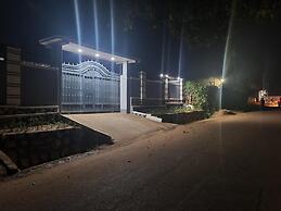 House - Sleeps 6 - Parking - Garden
