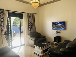 House - Sleeps 6 - Parking - Garden