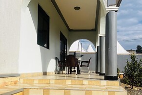 House - Sleeps 6 - Parking - Garden