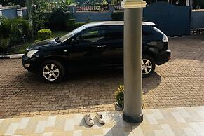 House - Sleeps 6 - Parking - Garden