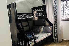 House - Sleeps 6 - Parking - Garden