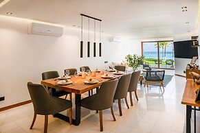 Luxury beachfront villa at Nizuc