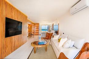 Luxury beachfront villa at Nizuc