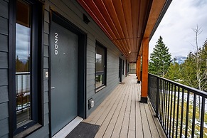 Niska’s Den by Revelstoke Vacations