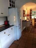 Charming Country Cottage in a Peaceful Location