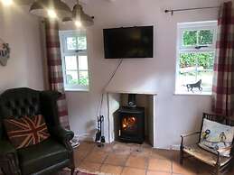Charming Country Cottage in a Peaceful Location