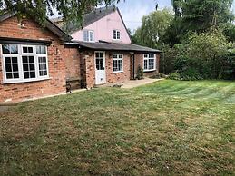 Charming Country Cottage in a Peaceful Location