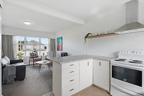 Renovated Takapuna 2BR Apt - Parking