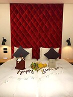 PETALS TOKYO - Floating Hotel