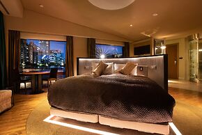 PETALS TOKYO - Floating Hotel