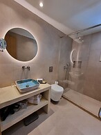 LIFE SUITES