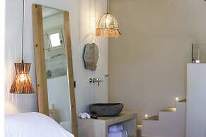 LIFE SUITES