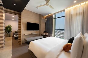 SUN & MOON, Riverside Hotel