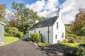 Captivating 4-bed House in Killin
