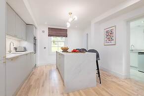 Captivating 4-bed House in Killin