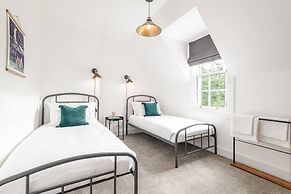Captivating 4-bed House in Killin