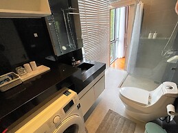 Deluxe apartment at Icon Park Condo