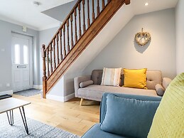 4 Plas Newydd