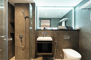 The Gravitique Hotel Khaosan