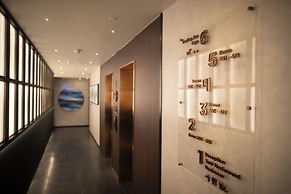The Gravitique Hotel Khaosan