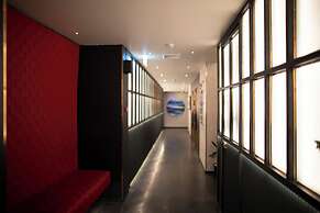 The Gravitique Hotel Khaosan