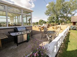 Far Coley Farm & Log Cabin