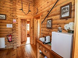 Far Coley Farm & Log Cabin