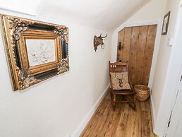 Far Coley Farm & Log Cabin
