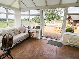 Far Coley Farm & Log Cabin