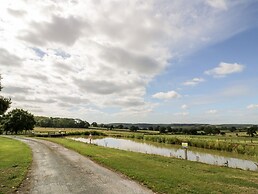Far Coley Farm & Log Cabin