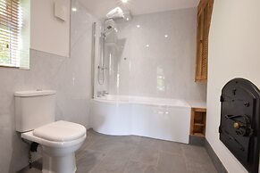1 Tunns Cottages, Rushmere, nr Beccles