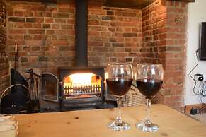 1 Tunns Cottages, Rushmere, nr Beccles