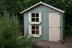 Holly Lodge