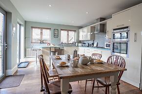 Holly Lodge