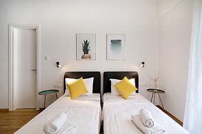 Elegant Big Apartment in Athens With Balcony