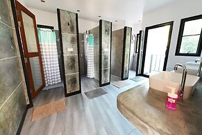 The Dearly Koh Tao Hostel